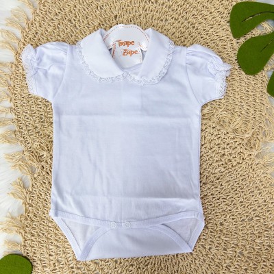 body branco manga curta com gola rendada com pérolas 